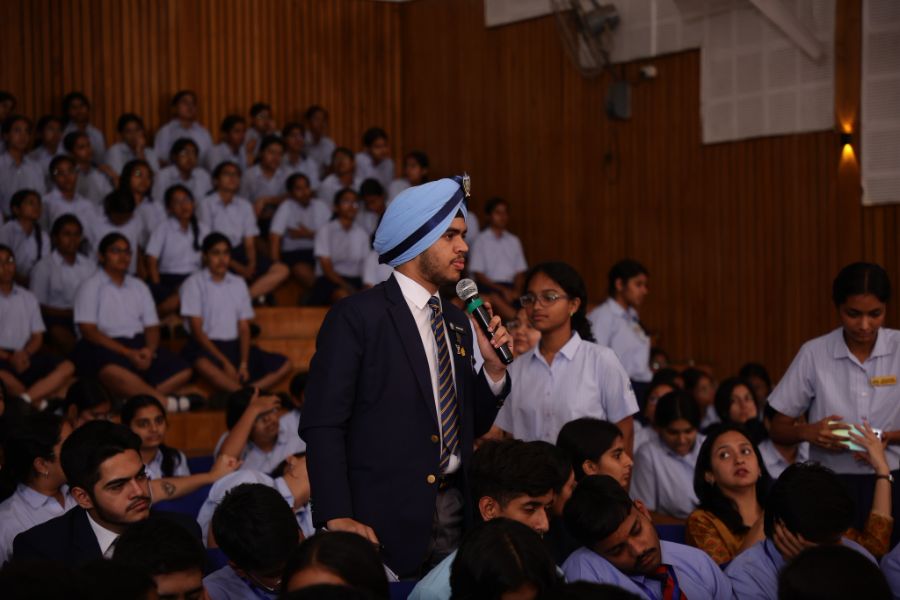 Receiving a memento at the IPSC Students Conclave 2024, Gwalior